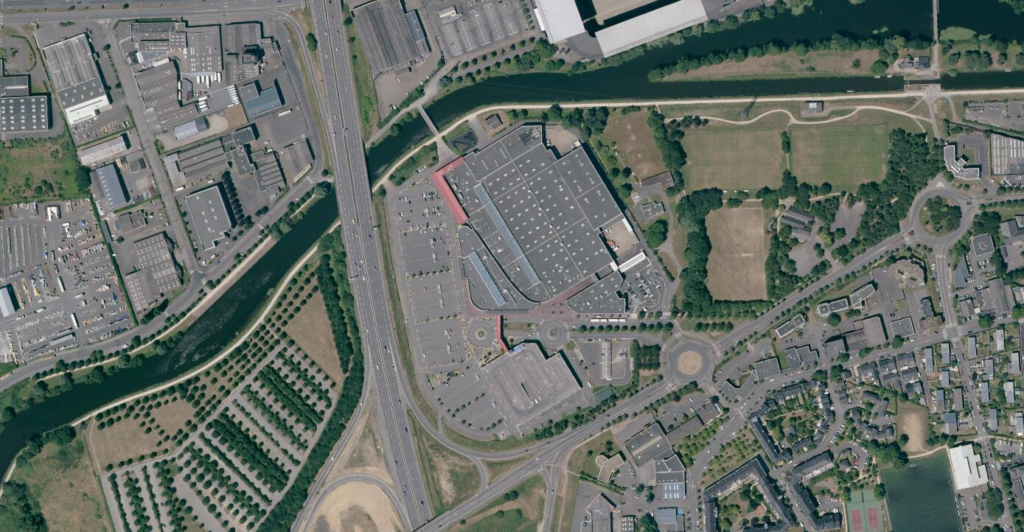 Le centre commercial Leclerc Cleunay à Rennes (source : orthophotographie Mégalis Bretagne et collectivités territoriales bretonnes)